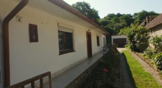 Dorfhaus mit großem Obstgarten in ruhiger Lage bei Bonyhád (Ungarn)