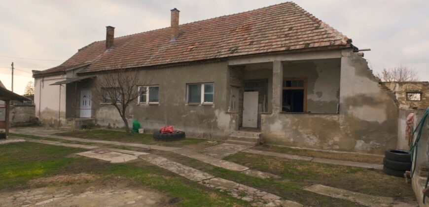 Teilrenoviertes Dorhaus in Südungarn