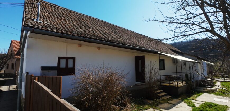 Haus in zweisprachigem Dorf in Südungarn