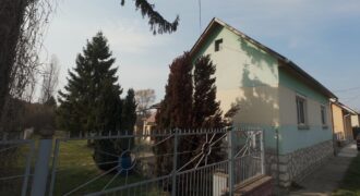 Zweistöckiges Dorfhaus in Südungarn