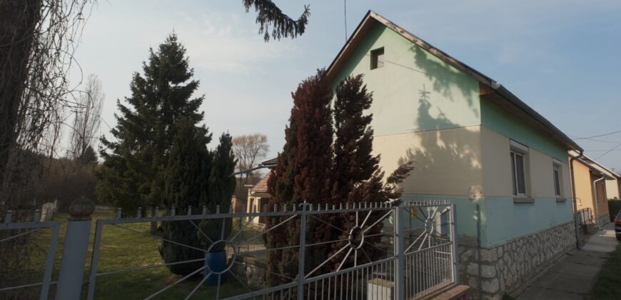 Zweistöckiges Dorfhaus in Südungarn